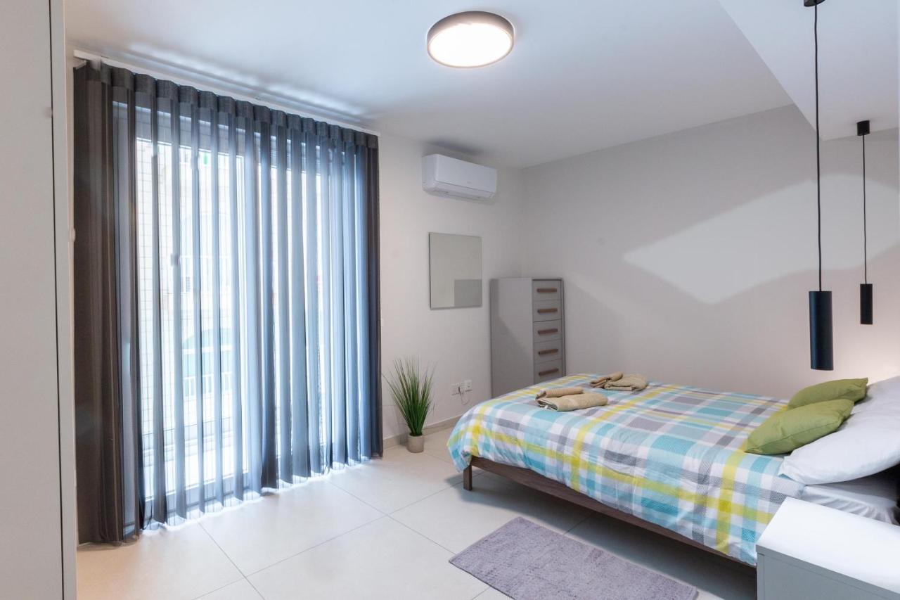Seafront Luxury Apartment St. Paul's Bay Exteriör bild