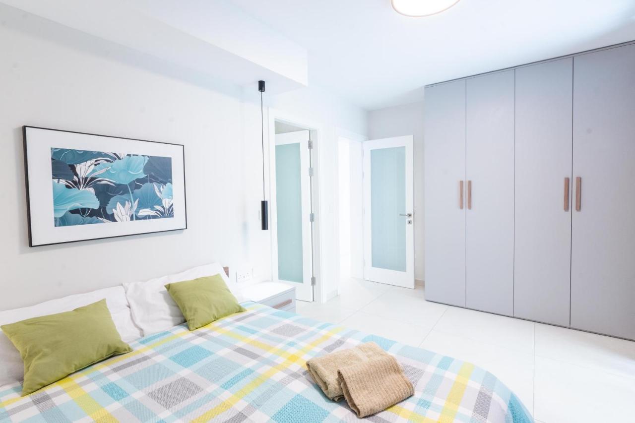 Seafront Luxury Apartment St. Paul's Bay Exteriör bild