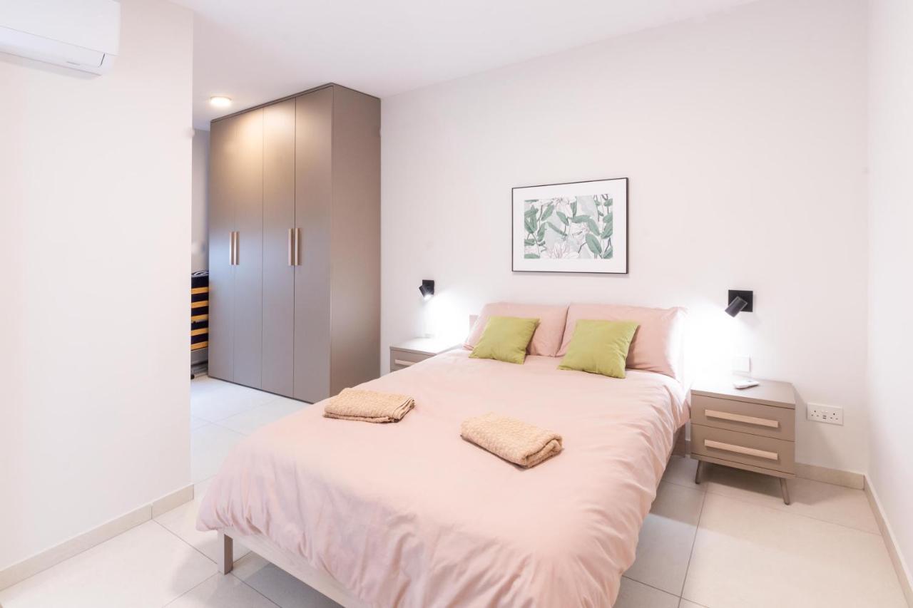 Seafront Luxury Apartment St. Paul's Bay Exteriör bild