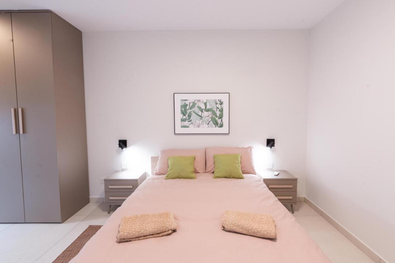 Seafront Luxury Apartment St. Paul's Bay Exteriör bild